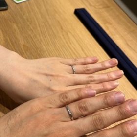 【Flowaves(フロウェーブス)の口コミ】 シンプルなデザインで、とても付け心地が良く、毎日つける指輪としては安…