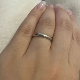 【ラザール ダイヤモンド(LAZARE DIAMOND)の口コミ】 リングの内側がピンクゴールドなのでプラチナオンリーと少し違って肌馴染…