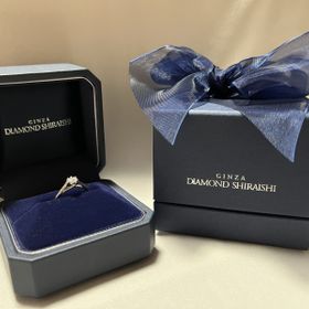 【銀座ダイヤモンドシライシの口コミ】 着用した時にダイヤモンドが目立つ指輪にしたかったので、私はダイヤモン…