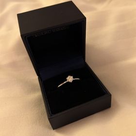 【銀座ダイヤモンドシライシの口コミ】 デザインがとても良く、品質も気に入りました。プロポーズする時に指輪の…