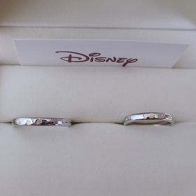 【ケイウノ ブライダル(K.UNO BRIDAL)の口コミ】 とてもシンプルでさりげないデザインがよかったです。
奥さんがドナルド好…