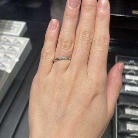 【銀座ダイヤモンドシライシの口コミ】 ティアオブリリーの指輪の名前の雰囲気からしてダイヤの主張が激しすぎず…