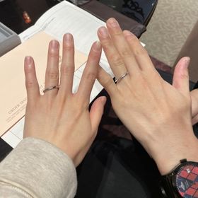 【ケイウノ ブライダル(K.UNO BRIDAL)の口コミ】 ウェーブ型の指輪で、メレダイヤがキラキラしているのがポイントです。母…