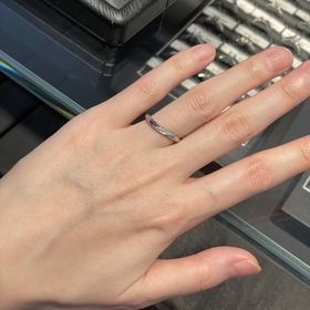 【エクセルコダイヤモンド(EXELCO DIAMOND)の口コミ】 節が一番太い指のため回りやすいことと、根本の高さの違いがあるのでウェ…