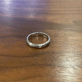 【ith(イズ)の口コミ】 彼の好みもあり、槌目で探していました。
ithさんには色んな種類の槌目が…