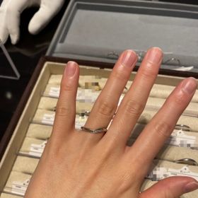 【ケイウノ ブライダル(K.UNO BRIDAL)の口コミ】 店舗で一番人気のデザインとスタッフさんが仰っておりました。
3本の流れ…