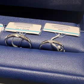 【銀座ダイヤモンドシライシの口コミ】 シンプルなデザインのものが気になったので数種類見せていただきました。…