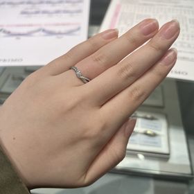 【アイプリモ(I-PRIMO)の口コミ】 ウェーブデザインでダイヤが多めに入っているものがとても気に入りました…