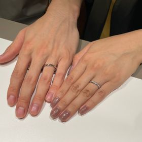 【ラザール ダイヤモンド(LAZARE DIAMOND)の口コミ】 2人でお揃いのもので、デランシーという指輪です。
女性の方が、ダイヤモ…