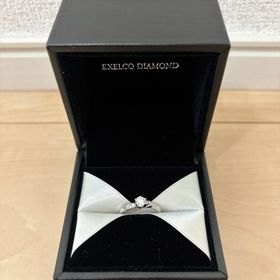【エクセルコダイヤモンド(EXELCO DIAMOND)の口コミ】 素材：プラチナ
→ダイヤモンドがより綺麗に見え、結婚指輪感がある

…