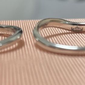 【ケイウノ ブライダル(K.UNO BRIDAL)の口コミ】 デザインは日本人の手に合うカーブがかかっているもので、カラーもダイヤ…