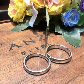 【TANZO.(鍛造指輪)の口コミ】 着け心地を重視して形は平甲丸、素材は強度の強いプラチナにしました。S字…