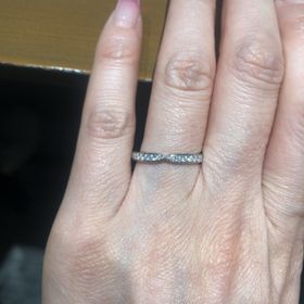 【ラザール ダイヤモンド(LAZARE DIAMOND)の口コミ】 世界３大カッターブランドの輝きはとても綺麗でした。
ライト下で輝くのは…