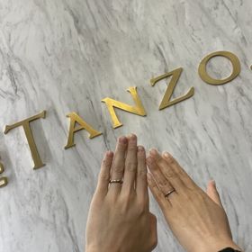 【TANZO.(鍛造指輪)の口コミ】 全て自分達の入れたいデザインにしました。リングの形は平工丸、ヘアライ…
