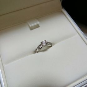 【シャネル(CHANEL)の口コミ】 とても華やかなデザインですが、指にはめてみると非常に上品でした。派手…