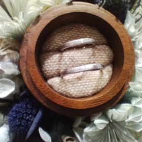 【鎌倉彫金工房の口コミ】 シンプルで飽きのこないデザインです。実物を見て組み合わせを決めました…