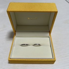 【ケイウノ ブライダル(K.UNO BRIDAL)の口コミ】 双子ダイヤが内側に入って、女性側は好きな色のピンクを内側に入れている…