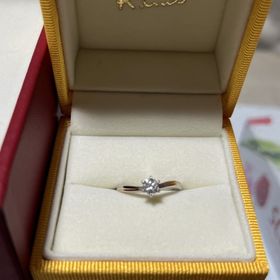 【ケイウノ ブライダル(K.UNO BRIDAL)の口コミ】 カーブを描いてて可愛い。とても素敵なデザインで一目惚れして購入をきめ…