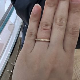 【ティファニー(Tiffany & Co.)の口コミ】 フルエタニティのリングを試着しました。
輝きは少なく、あまり好みではあ…