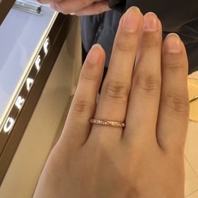 【グラフ(GRAFF)の口コミ】 デザインは華奢で女の人らしく上品に感じました。
色はプラチナかピンクゴ…
