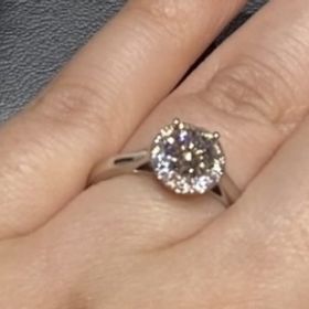 【ラザール ダイヤモンド(LAZARE DIAMOND)の口コミ】 ラザールダイヤモンドということで、ダイヤモンドにすごいこだわっている…