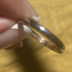 【BONDS(ボンズ)の口コミ】 デザインはシンプルで、つけた後もいい感じです。男女、ゴールドとシルバ…