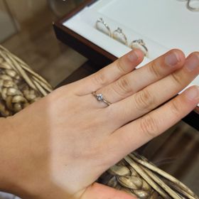 【杢目金屋(もくめがねや)の口コミ】 他店ではウェーブデザインばかりみていましたが、杢目金屋さんではVライン…