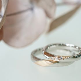 【renri(レンリ)の口コミ】 自分たちのこだわりをつめこんだ指輪になり大満足しています。
新郎新婦そ…