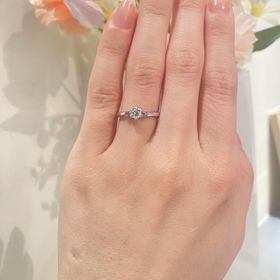 【BRIDGE(ブリッジ)の口コミ】 ピンクが好きなので沢山の種類の中から一目惚れでした。
可愛すぎず控えめ…