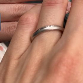 【ラザール ダイヤモンド(LAZARE DIAMOND)の口コミ】 【デザイン・価格】
一般王道のストレートデザインですが半分はマット素材…