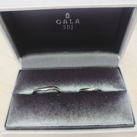 【GALA JEWELRY(ガラジュエリー)の口コミ】 お互い再婚同士なこともあり、予算は控え目で探していました。
何件か実店…