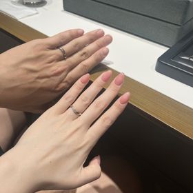 【ラザール ダイヤモンド(LAZARE DIAMOND)の口コミ】 他ではあまり見ない太めのリングが重厚感があり素敵だした。かなりウェー…