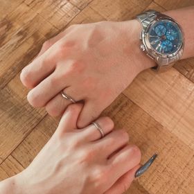 【銀座ダイヤモンドシライシの口コミ】 シンプルなデザインですが、うねりがあって少し個性がある感じがします。…