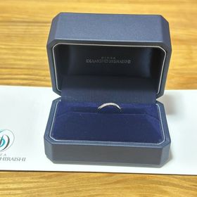 【銀座ダイヤモンドシライシの口コミ】 どの角度から見てもメレダイヤの輝きが楽しめるのがポイントです。付けて…