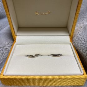 【ケイウノ ブライダル(K.UNO BRIDAL)の口コミ】 フォルムがぽてっとしており装着時指にひっかかりがなくスムーズに付けら…