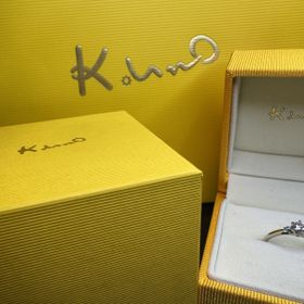 【ケイウノ ブライダル(K.UNO BRIDAL)の口コミ】 真ん中のダイヤモンドと水色ダイヤモンドがとても合う。
重ね付けした時も…