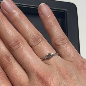 【ラザール ダイヤモンド(LAZARE DIAMOND)の口コミ】 キラキラ輝く、輝き方にとても感動しました！
どの角度から見ても七色の光…