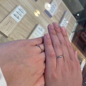 【AMATSU(アマツ)の口コミ】 細いラインが入っているのが可愛くて、ダイヤが下から上までダイヤが入っ…