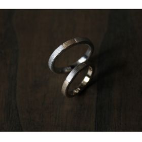 【ichi(イチ)の口コミ】 他のブランドにはない、個性的なデザインと質感です。
指輪とともに歳をと…