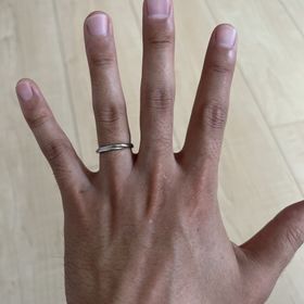 【銀座ダイヤモンドシライシの口コミ】 シンプルでつけやすく、とにかくおしゃれであること。長いこと日常生活や…