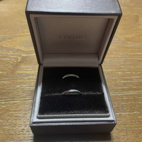 【アイプリモ(I-PRIMO)の口コミ】 キラキラしてて、指輪が斜めになっていて、
指が細く見えるようになってい…