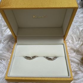 【ケイウノ ブライダル(K.UNO BRIDAL)の口コミ】 結婚指輪を購入しました。クロスデザインの中にイエローゴールド(男)とピ…