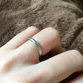 【4℃ BRIDAL(ヨンドシーブライダル)の口コミ】 最近は、女性用はダイヤが散りばめられていて夫婦雰囲気が別のものが多い…