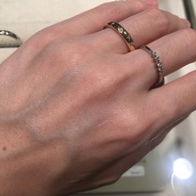 【Joie de treat.(ジョア・ドゥ・トリート)の口コミ】 星が散りばめられたように見える、ダイヤがいくつか埋まったデザイン、丸…