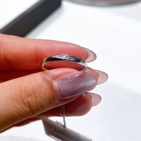 【アイプリモ(I-PRIMO)の口コミ】 リング全周にひねりが入っておりデザイン性があるところが良かったです。
…