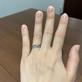 【銀座ダイヤモンドシライシの口コミ】 デザインがストレートでシンプルなもの、ダイヤが少し入っているものが好…