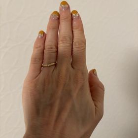 【銀座ダイヤモンドシライシの口コミ】 婚約指輪もダイヤモンドシライシで購入しました。
結婚指輪のダイヤモンド…