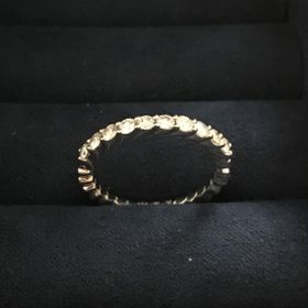 【STAR JEWELRY(スタージュエリー)の口コミ】 あまり普通の結婚指輪のデザインのものが好きでなく、エタニティタイプで…