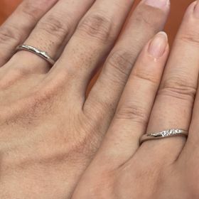 【TRECENTI(トレセンテ)の口コミ】 ゆるやかで上品なブイラインに片側だけついているダイヤモンドが可愛らし…