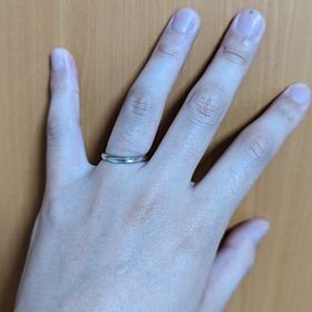 【銀座ダイヤモンドシライシの口コミ】 デザインはパートーナと私で違うものにしました。私は人よりもえらが深く…